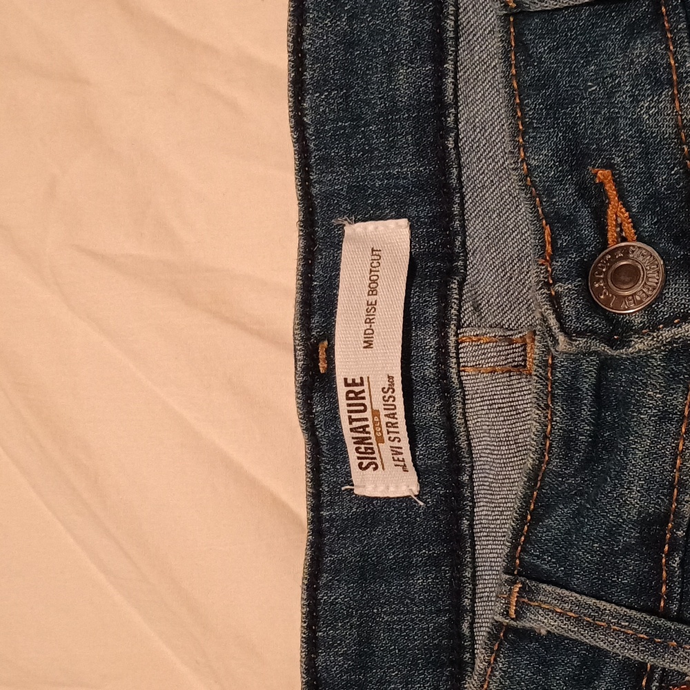 Signature Levi Mid Rise Boot Cut - Picture 3 of 9